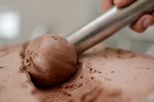 A Good Reason to Leave Your Washington DC Apartment: Ice Cream at Here’s The Scoop!